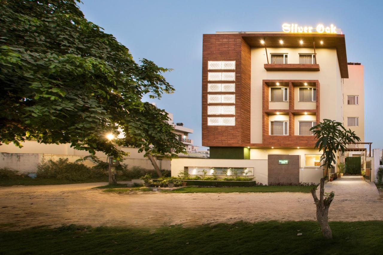 SILVER OAK near Medanta Medicity Gurgaon Exterior foto