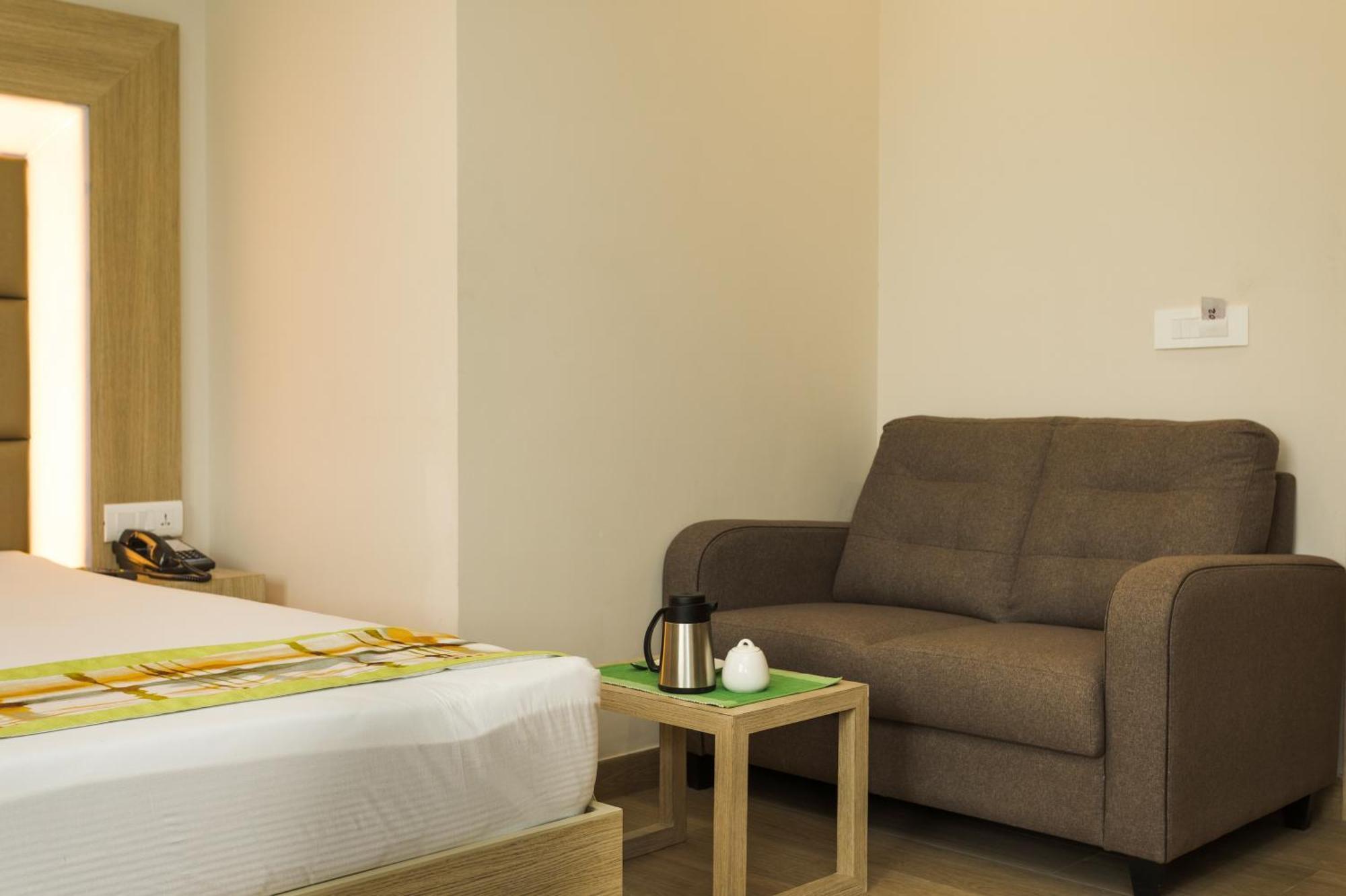 SILVER OAK near Medanta Medicity Gurgaon Exterior foto